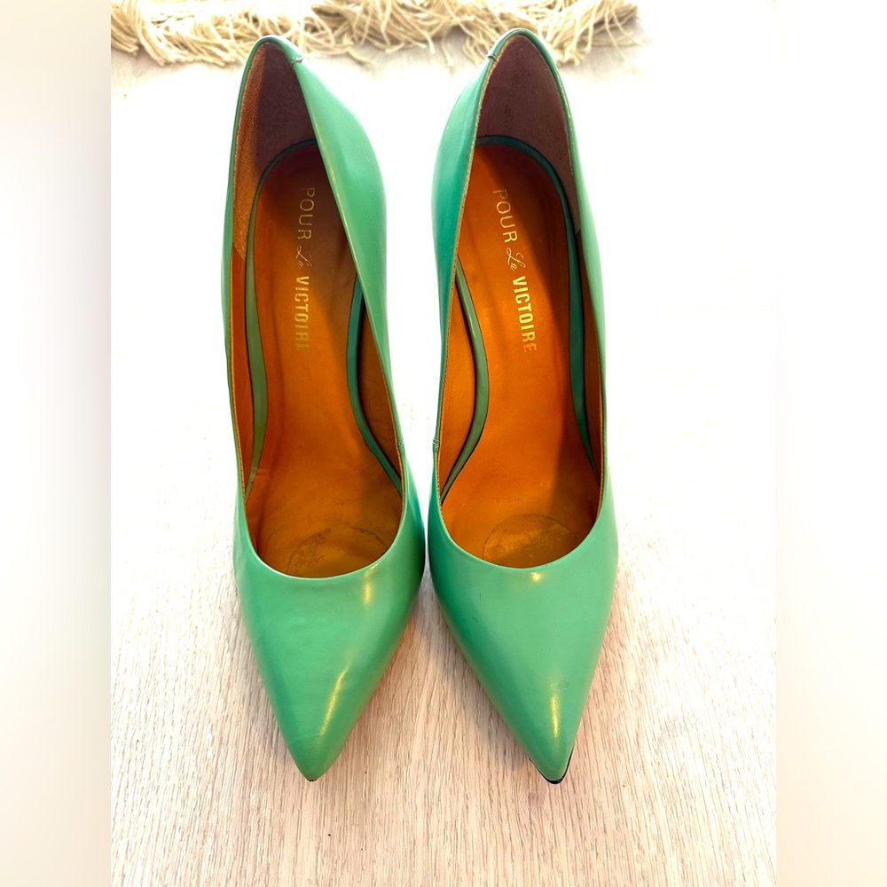 Pour la Victoire Eaton Leather Pumps, 7.5 (rare green turquoise color)